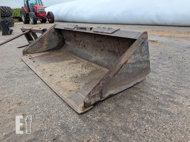 skid-steer-bucket-image-1