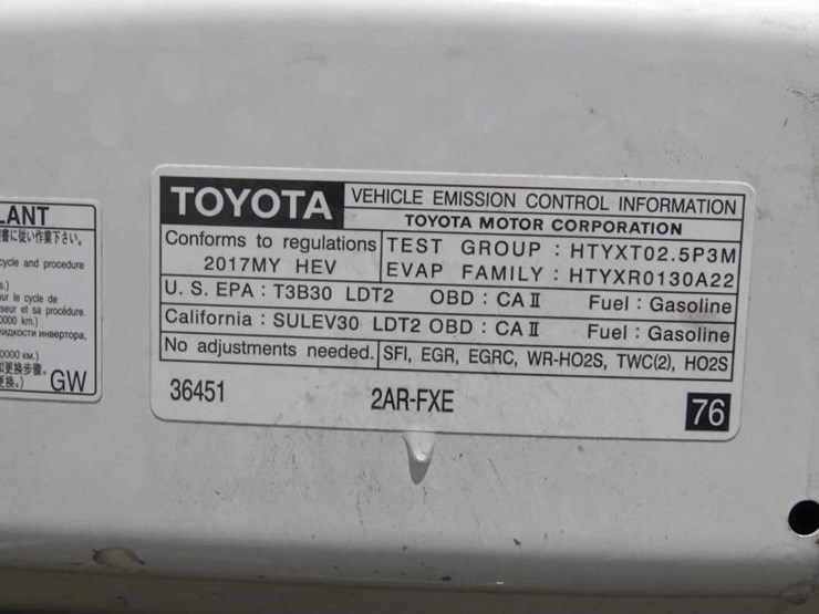 2017-toyota-rav4-xle-image-10