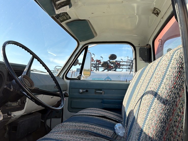 1973-tag-tandem-366-5+2,-motor-has-very-low-miles,-good-power,-roll-tarp,-truck-runs-and-operates-good-image-16