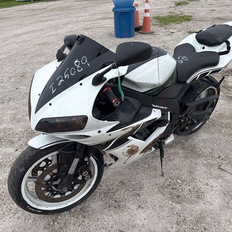 2006 Yamaha YZF-R1 Motorcycle
