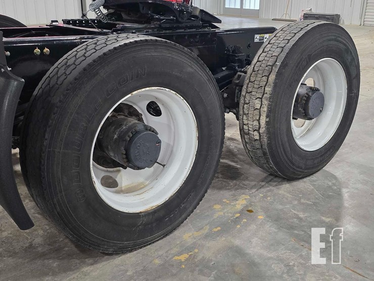 2024-peterbilt-579-image-21