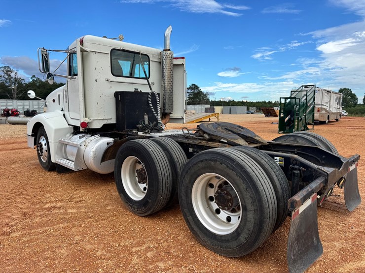 2001-peterbilt-385-image-3
