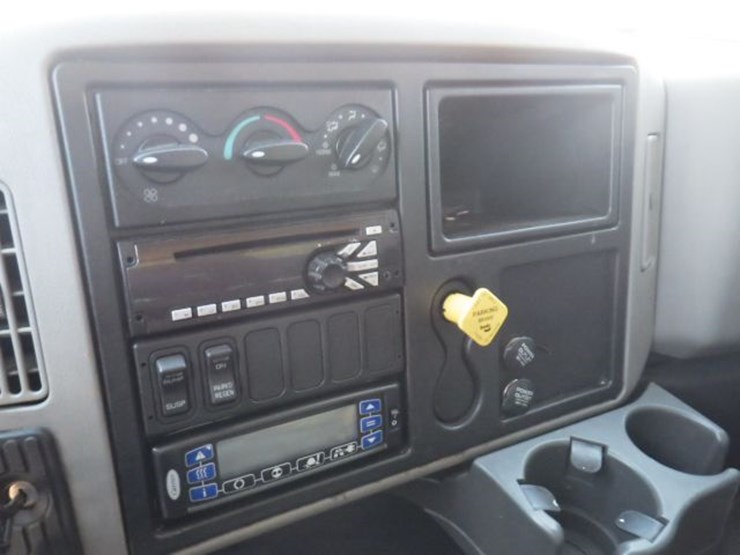 2016-international-durastar-4300-image-16