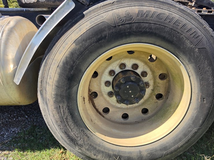 1996-peterbilt-377-image-94