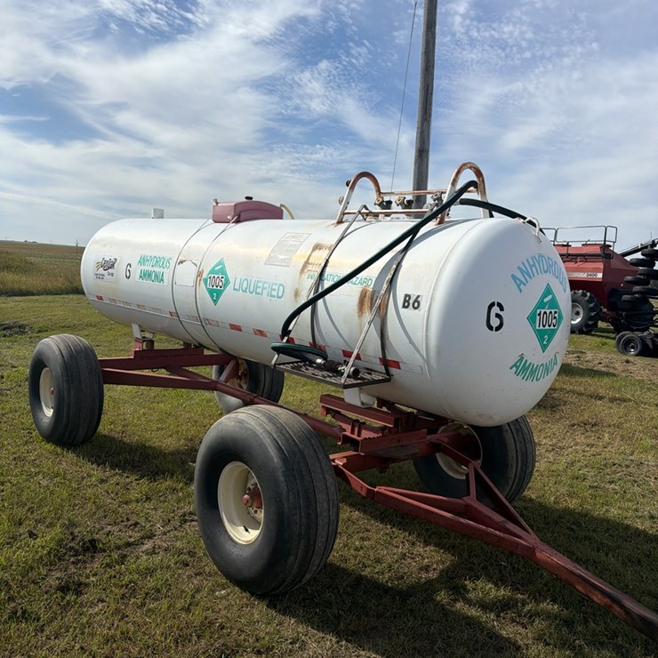 11-20 1450 gallon NH3 tank, 16.5L - 16.1 tires