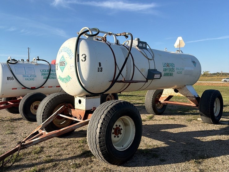 11-8--1450-gallon-nh3-tank,-16.5---22.5-tires-image-5