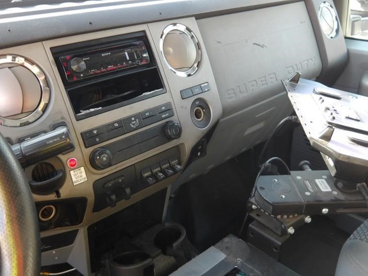 2015-ford-f550-xlt-image-28