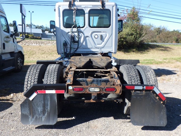 2018-freightliner-cascadia-125-image-6