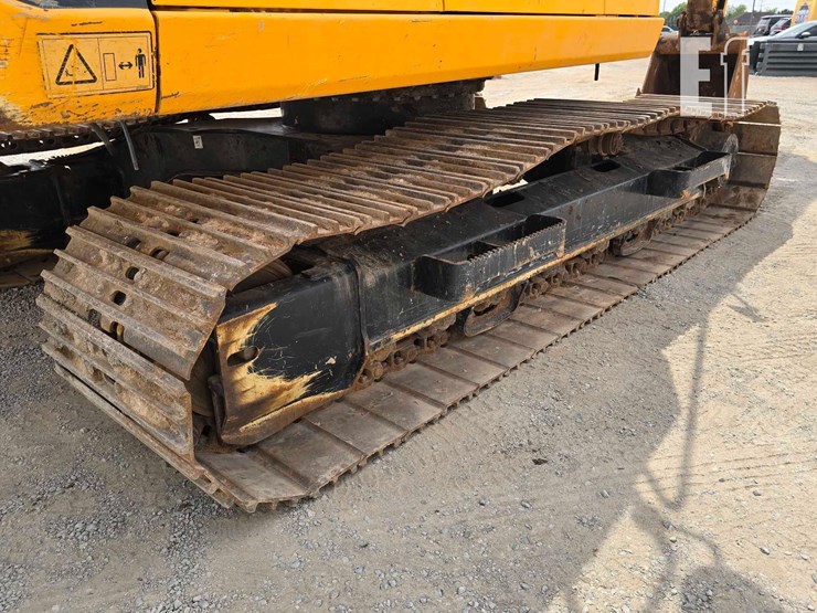 2023-jcb-220x-lc-image-35