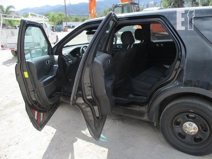 2016-ford-explorer-image-13