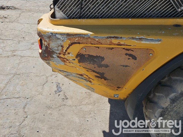 2019-deere-204l-image-13