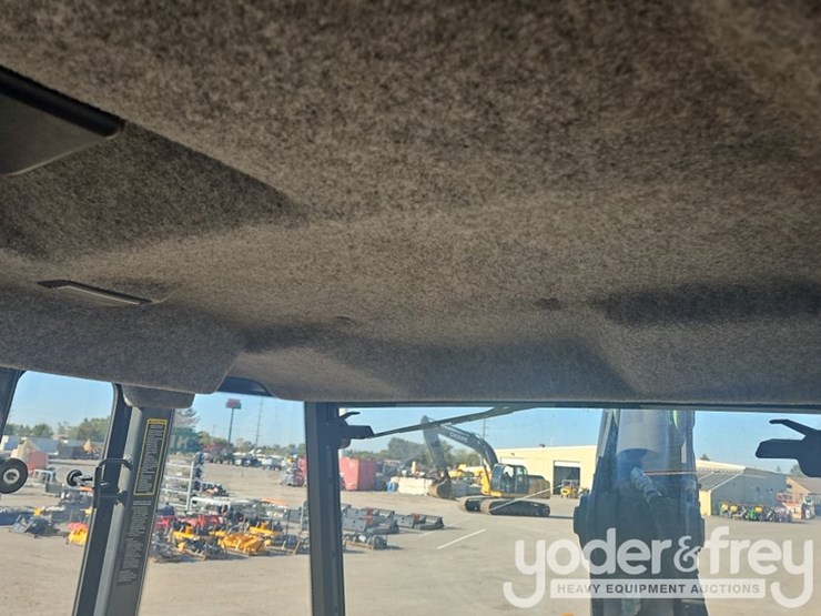 2018-deere-410l-image-36