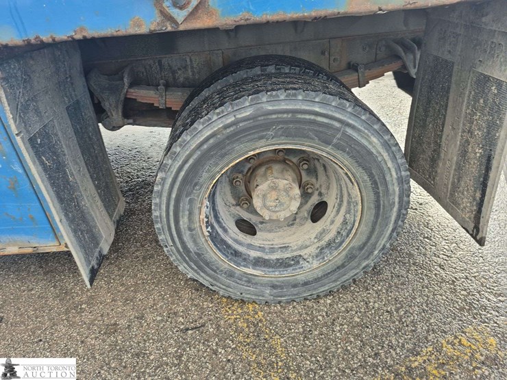 2010-ford-f650-image-23