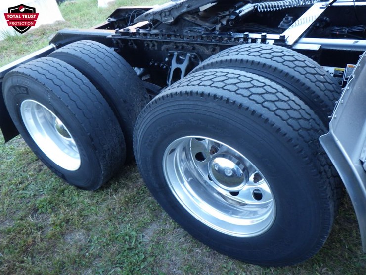 2022-kenworth-t680-image-5