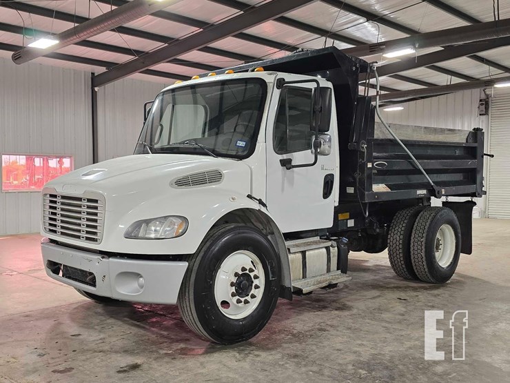 2016-freightliner-m2-106-image-1