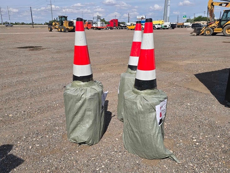 qty-(60)-safety-traffic-cones-image-1