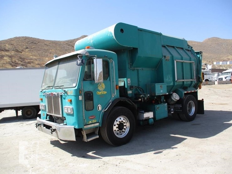 2009-peterbilt-320-image-2