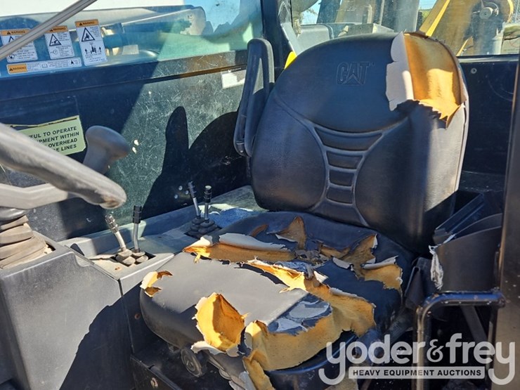 2014-caterpillar-tl1055c-image-16