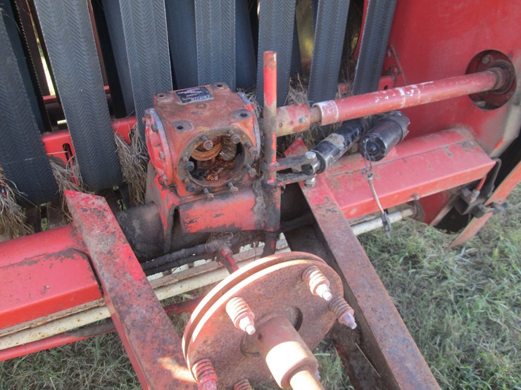 hesston-5500-image-16