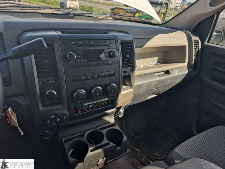 2011-dodge-1500-image-12