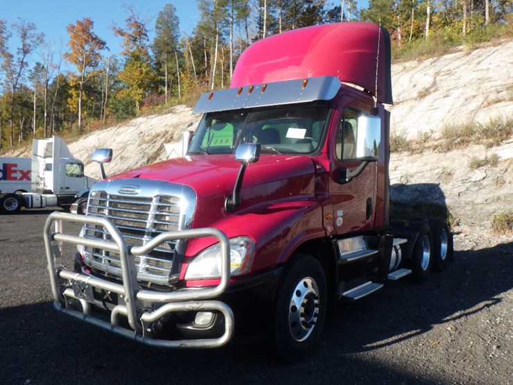 2017-freightliner-cascadia-125-image-1