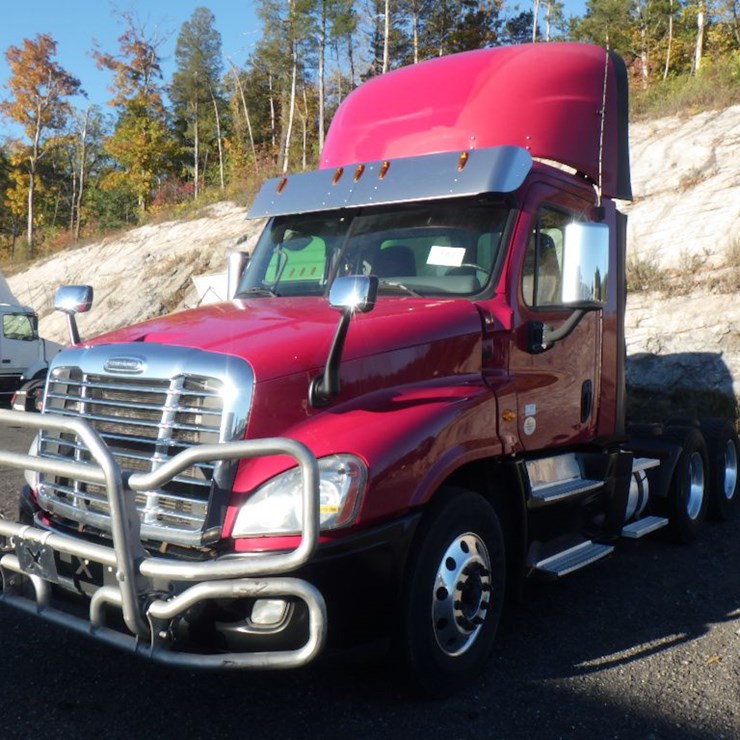2017 FREIGHTLINER CASCADIA 125