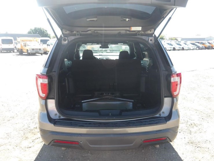 2018-ford-explorer-image-12