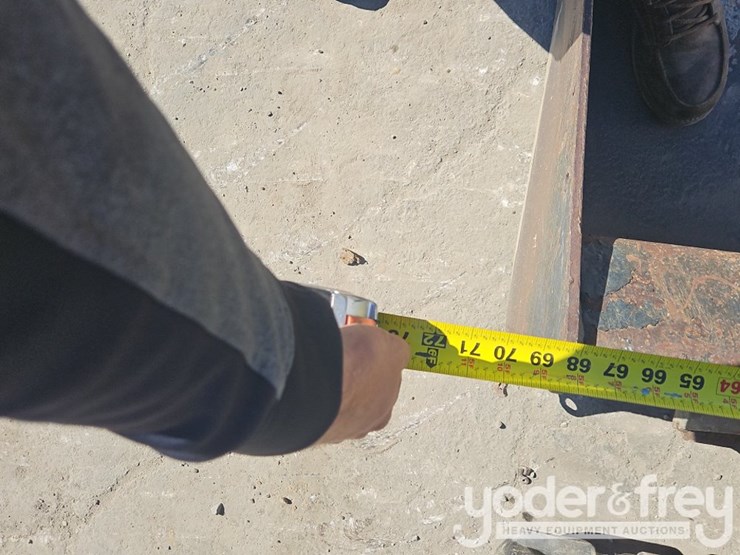 2019-deere-317g-image-18
