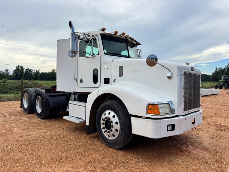 2001-peterbilt-385-image-7