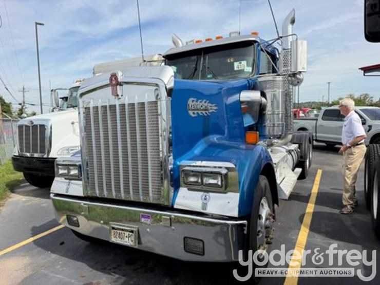 2015-kenworth-w900-image-1