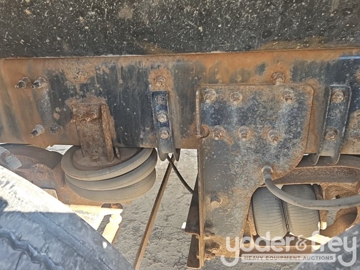 2019-freightliner-122sd-image-35