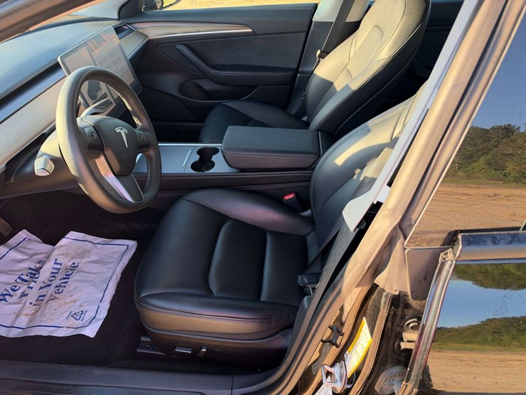 2023-tesla-model-s-4-door-sedan-(33,455-miles)-image-8
