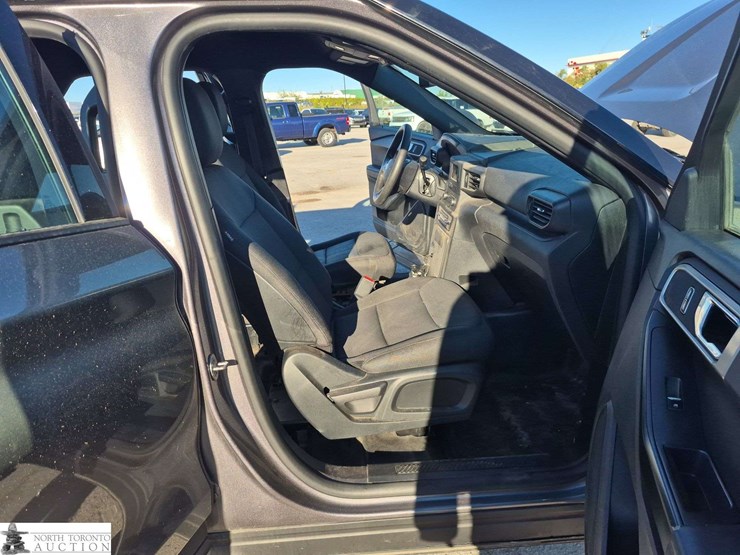 2020-ford-explorer-image-29