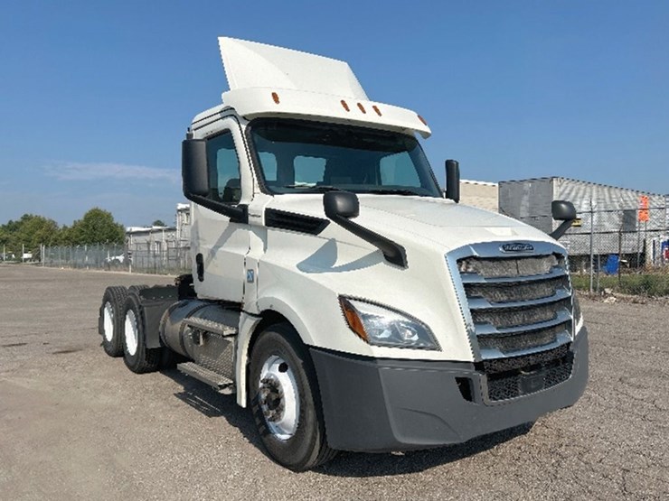 2019-freightliner-cascadia-126-image-1