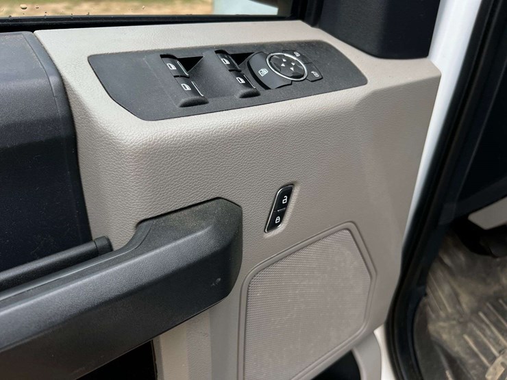 2022-ford-f350-image-9