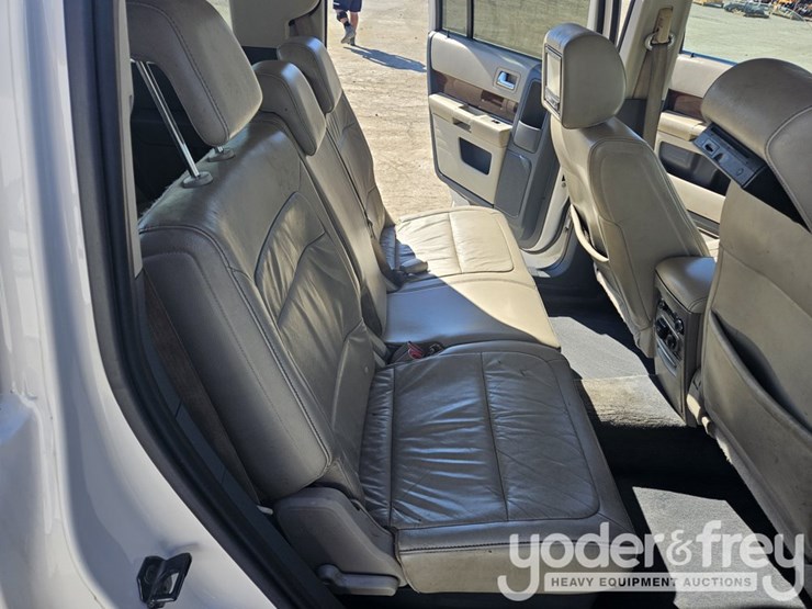 2009-ford-flex-image-25