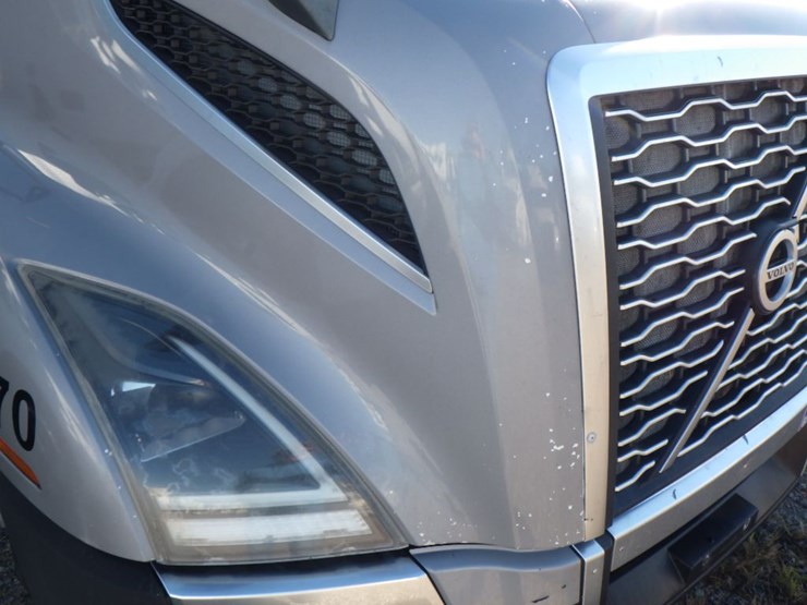 2019-volvo-vnl860-image-4