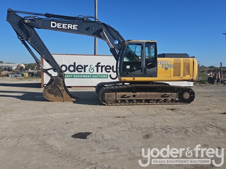 2011-deere-200d-image-2