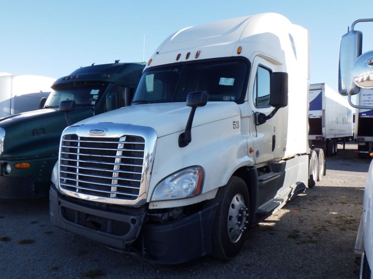 2015-freightliner-cascadia-125-image-1