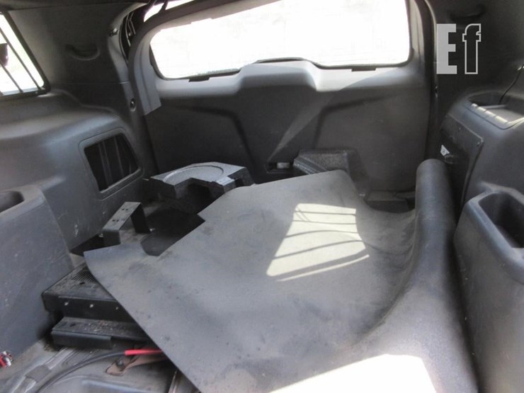 2015-ford-explorer-image-16