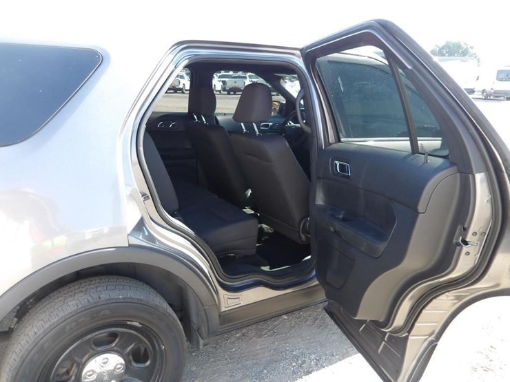 2018-ford-explorer-image-11