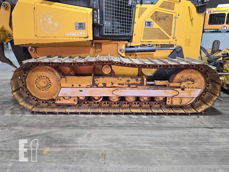2022-deere-650k-lgp-image-31
