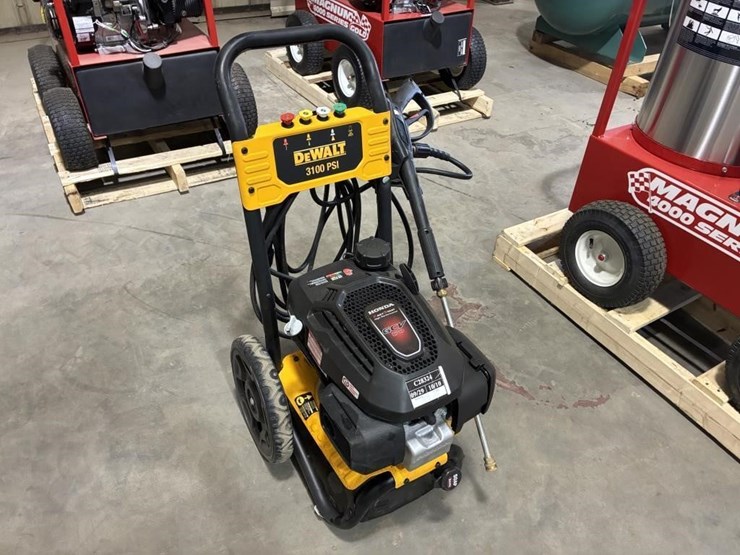 dewalt-3100-psi-pressure-washer-image-2
