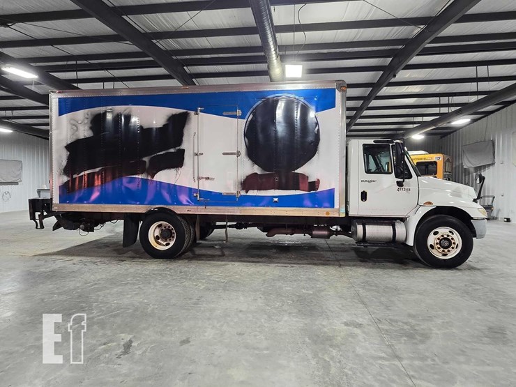 2011-international-durastar-4300-image-6