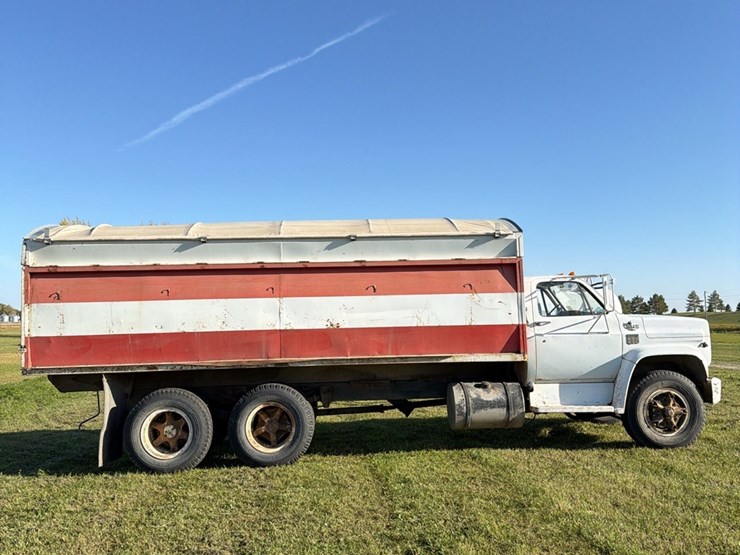 1973-tag-tandem-366-5+2,-motor-has-very-low-miles,-good-power,-roll-tarp,-truck-runs-and-operates-good-image-30