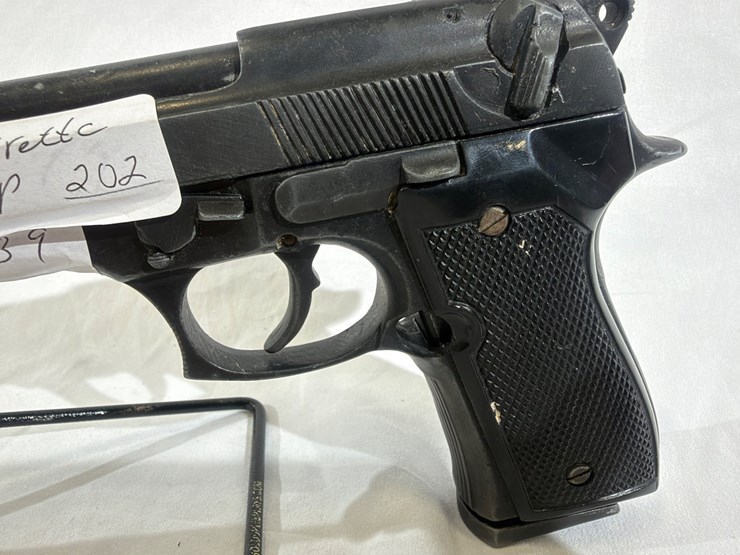 #40139-•-1992-berretta-movie-prop-pistol-image-6