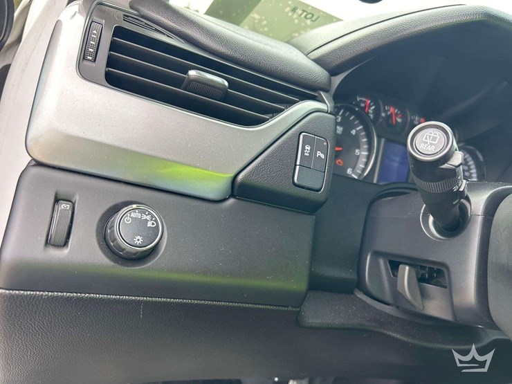 2016-chevrolet-tahoe-image-15