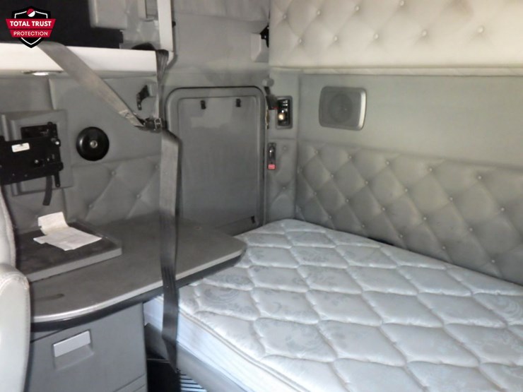 2021-kenworth-t680-image-18
