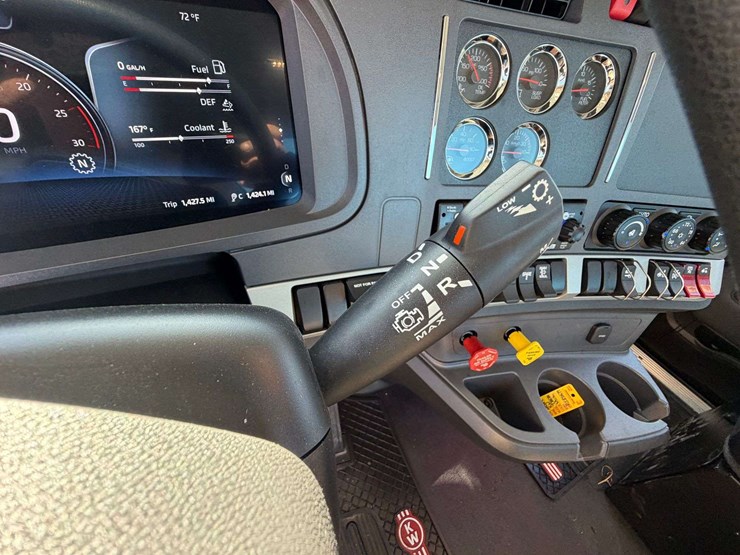 2024-kenworth-t880-image-45
