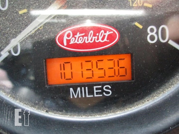 2010-peterbilt-320-image-32